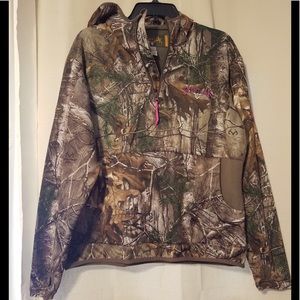 Women’s camouflage pull over hoodie